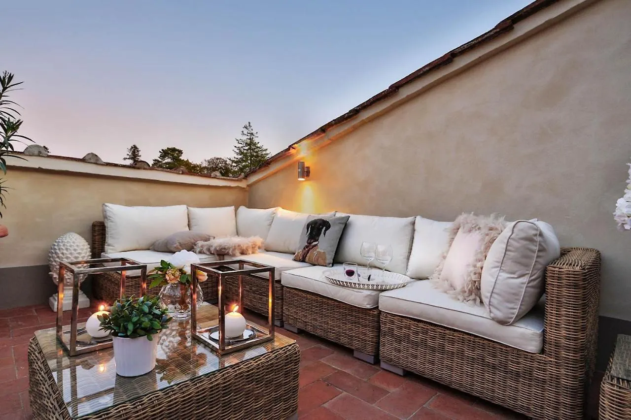Apartment Casa Laura, Unwind Yourself On A Luxury Terrace In Lucca Town