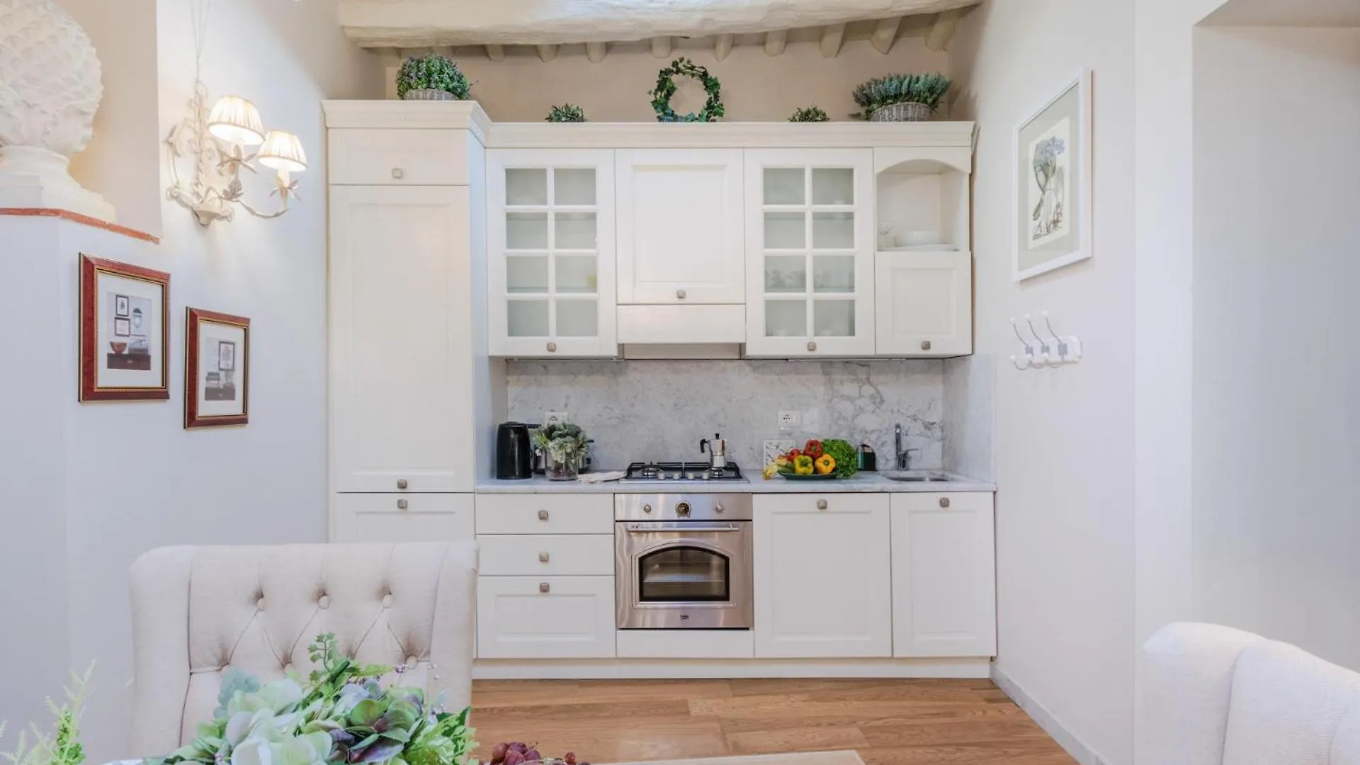 Casa Laura, Unwind Yourself On A Luxury Terrace In Lucca Town Apartment